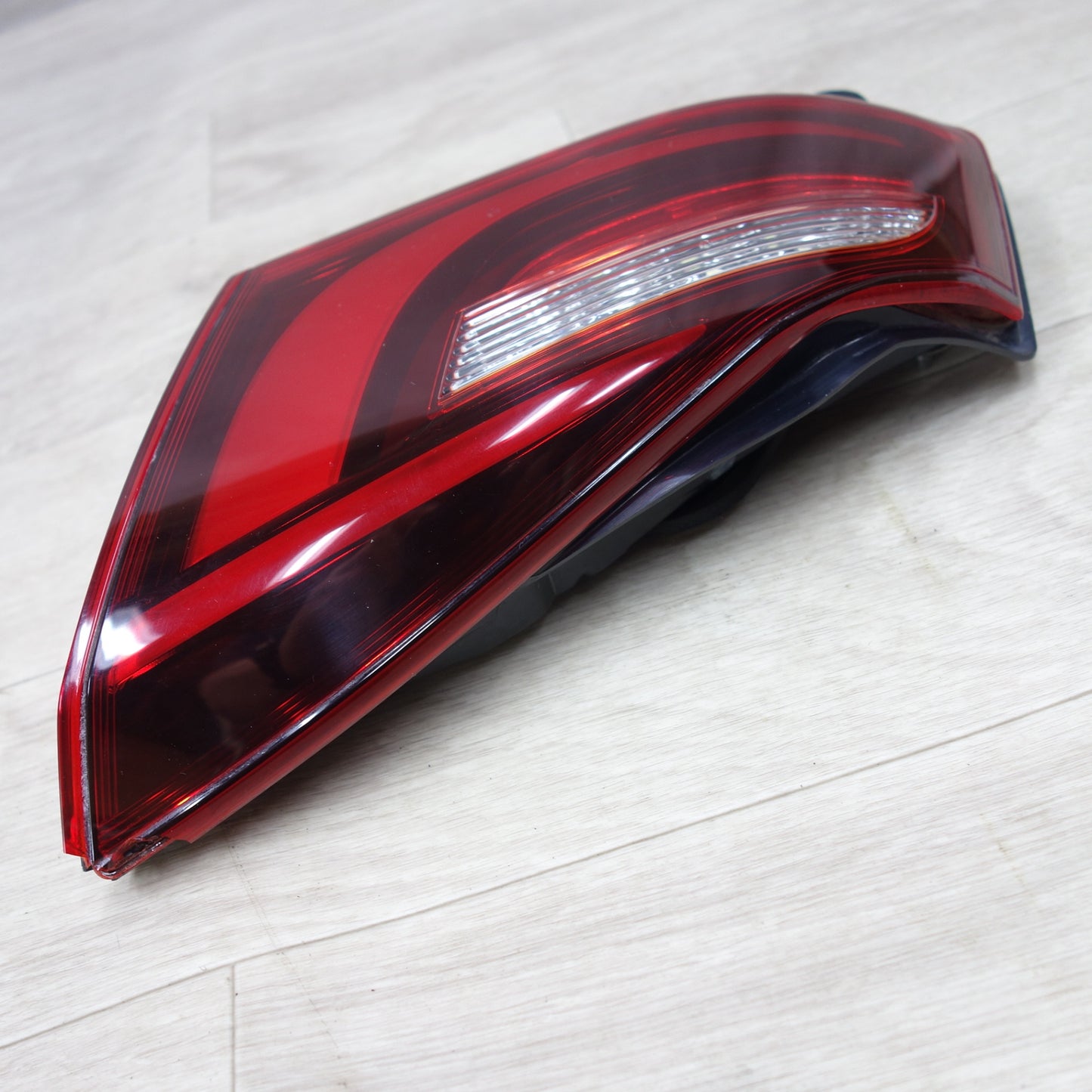 [送料無料] ◆日産 フーガ Y51 純正 テール ランプ ライト 右側 内側 STANLEY W2330◆