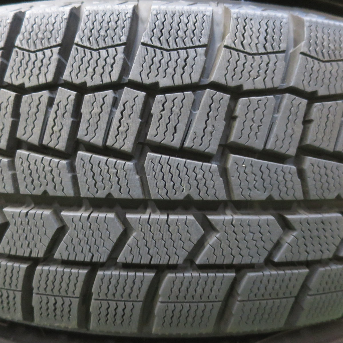 バリ溝！24年！キレイ！9.5分以上◎BMW MINI 等 195/55R16 スタッドレス ダンロップ ウインターマックス WM02 Advanceline SV-1 アドバンスライン 16インチ PCD112/5H◎6101304イス