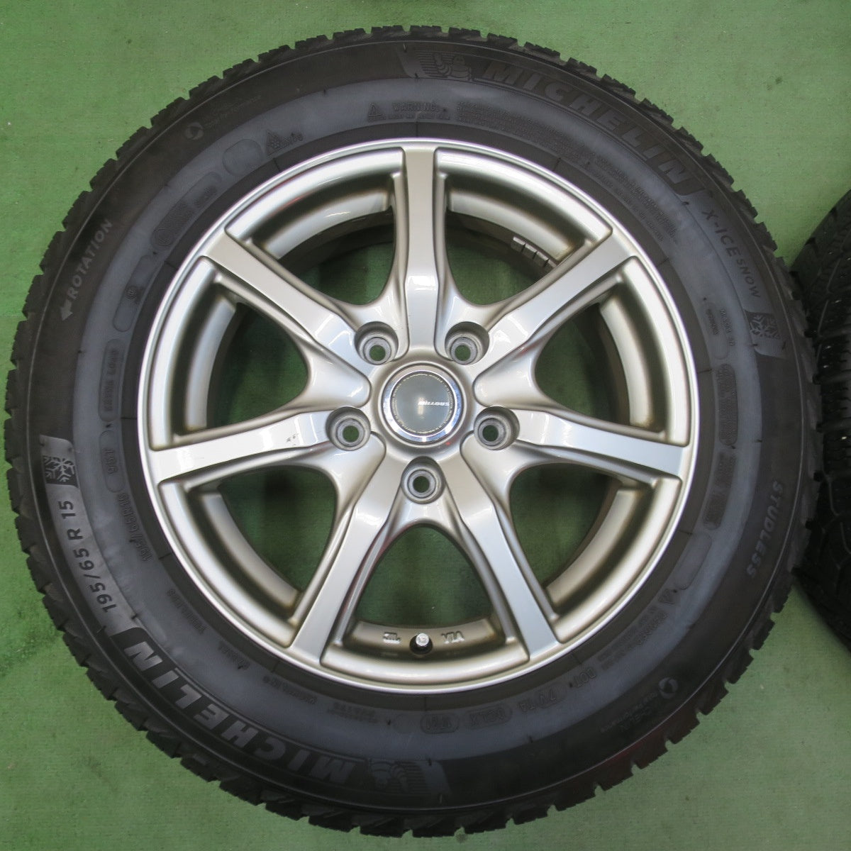 バリ溝！21年！8.5分★スタッドレス 195/65R15 ミシュラン X-ICE SNOW MiLLOUS KI ミルアス 15インチ PCD114.3/5H★5120901イス