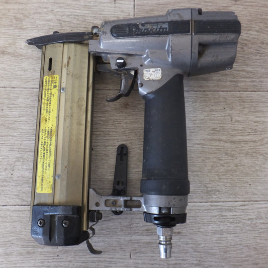 ジャンク★マキタ makita 仕上釘打 AF501　4～8.5kgf/cm2G　使用釘 仕上釘 25～50mm 超仕上釘 35～45mm★
