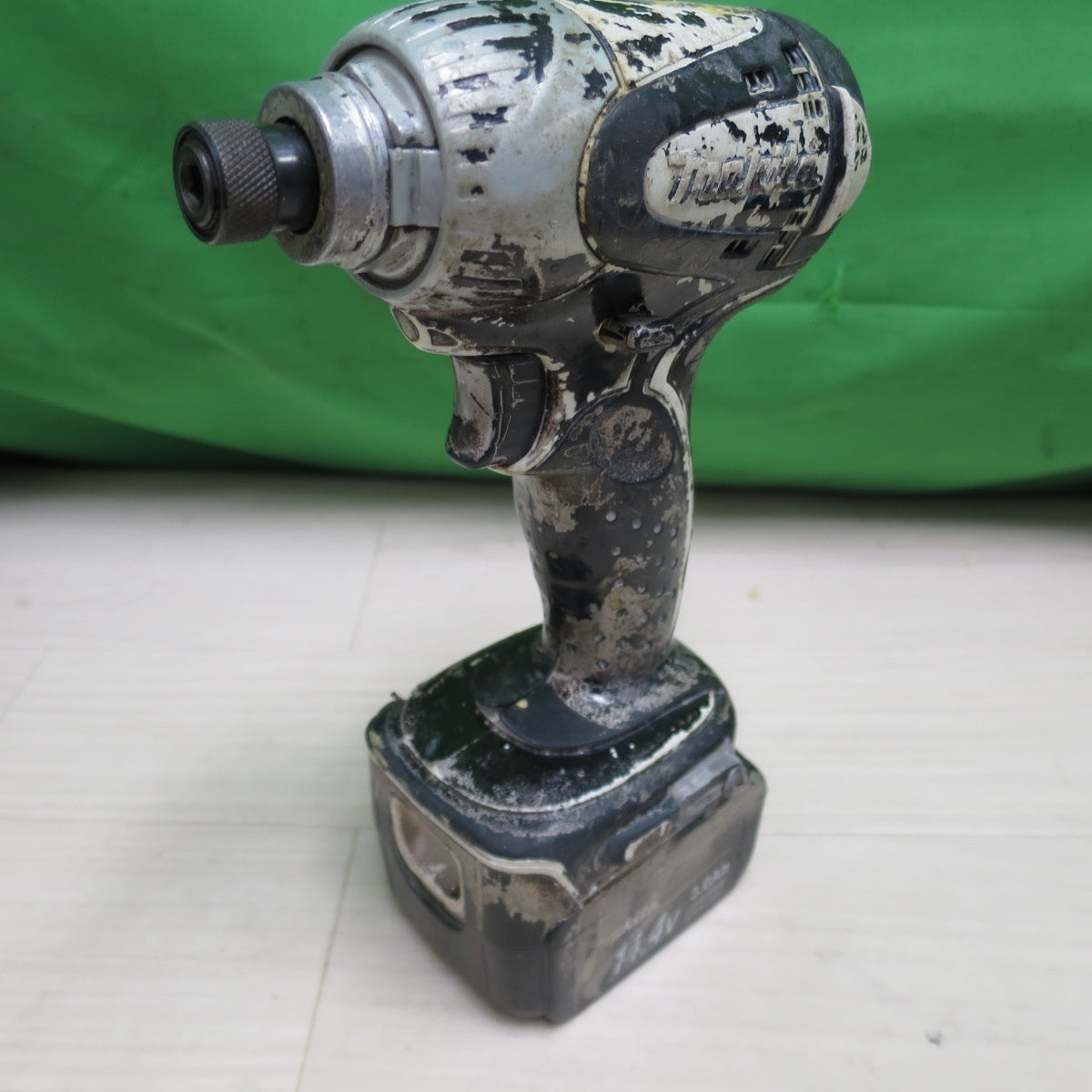 [送料無料] バッテリー2個☆マキタ 充電式 インパクトドライバ TD131D 電動 工具 14.4V バッテリー BL1430 充電器 DC18RA makita☆