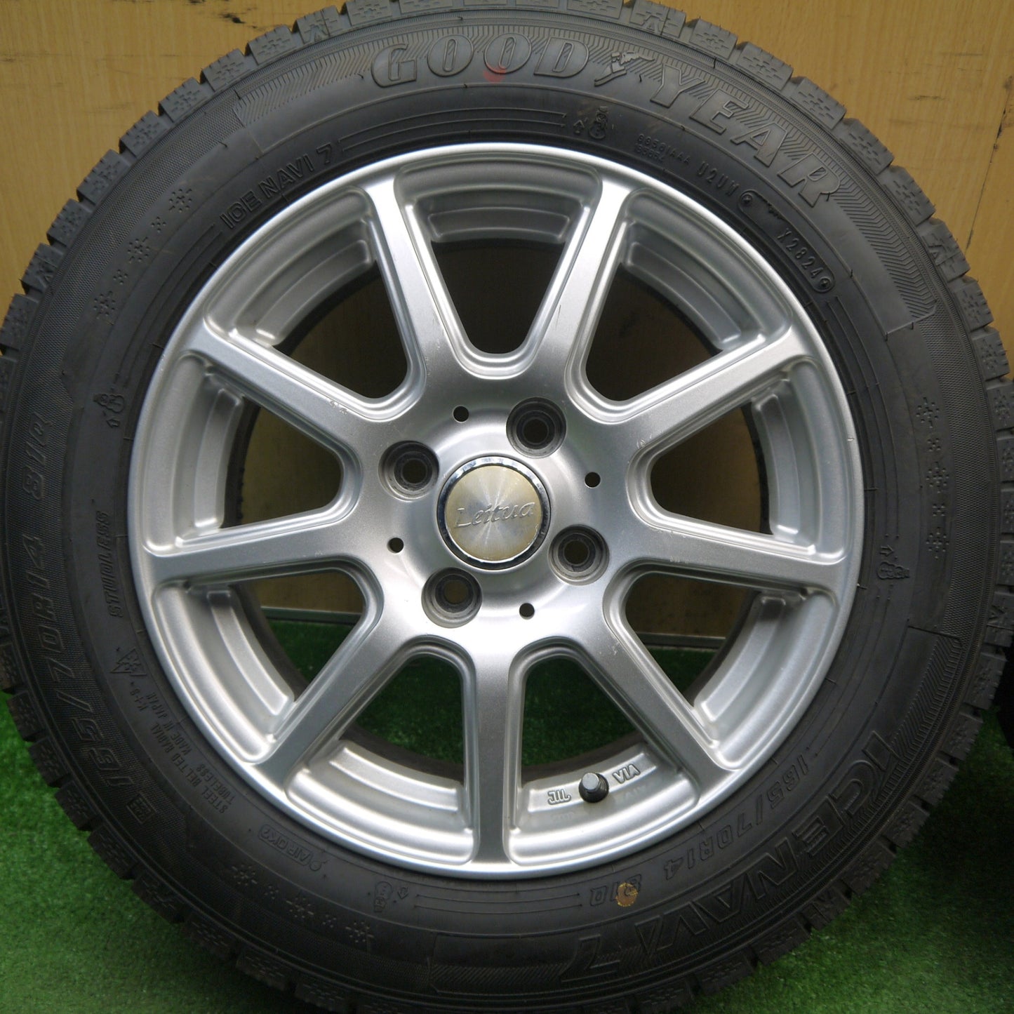 ほぼ未使用！24年★スタッドレス 165/70R14 グッドイヤー アイスナビ7 Leitua 社外 アルミ 14インチ PCD100/4H★6021811Hス
