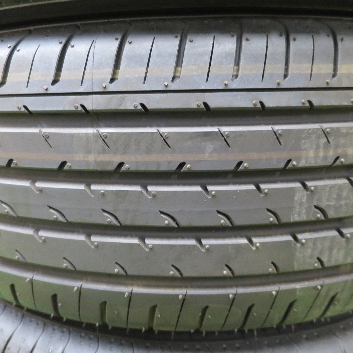 新車外し！25年★225/65R17 ヨコハマ アドバン V03 タイヤ 17インチ 40系 アルファード ヴェルファイア ハリアー RAV4 等★6060502NGノタ