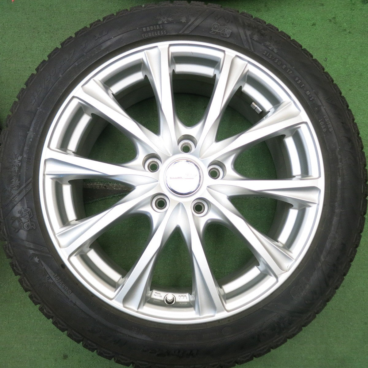バリ溝！22年！9分★スタッドレス 215/50R17 バイキング WINTECH WT6 ILLUGA weds 17インチ PCD114.3/5H★5082402HAス