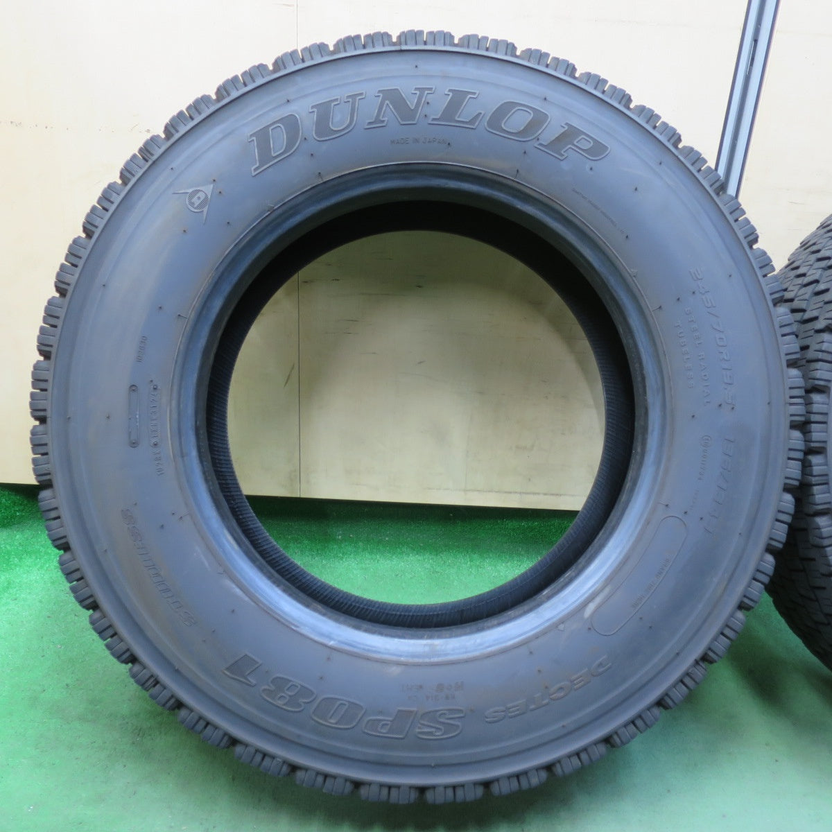 2本価格！24年★トラック タイヤ 245/70R19.5 136/134J スタッドレス ダンロップ デクテス SP081 DECTES 19.5インチ★5103117イスタ