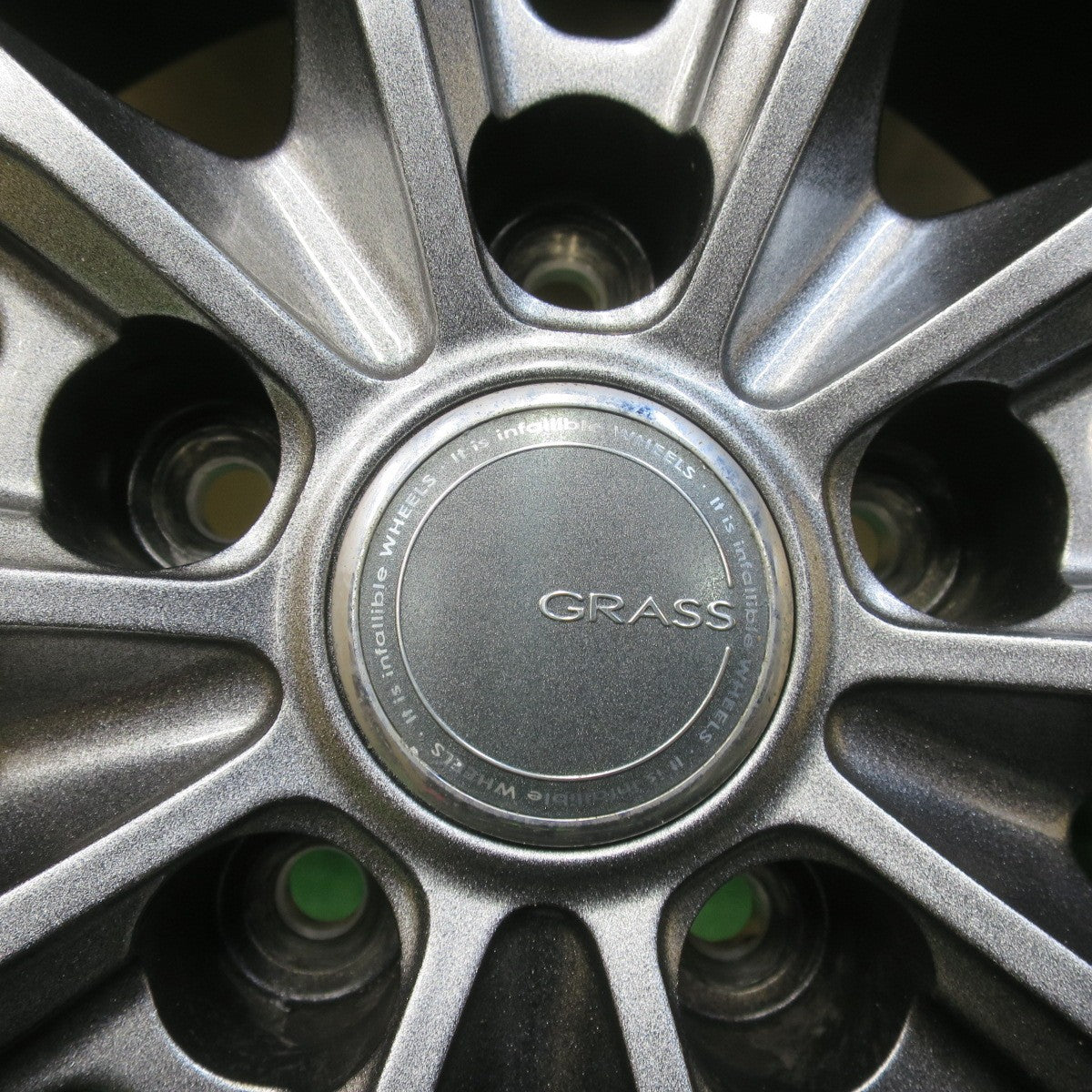 バリ溝！22年！キレイ！9.5分★スタッドレス 225/60R17 ヨコハマ アイスガード iG60 GRASS グラス 17インチ PCD114.3/5H★5112704イス