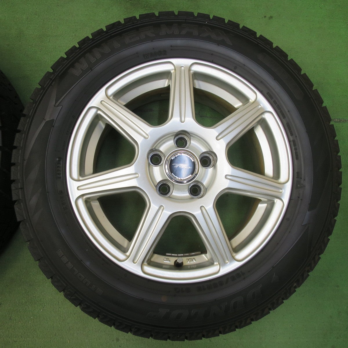 バリ溝！23年！キレイ！9分★プリウス 等 195/65R15 スタッドレス ダンロップ ウインターマックス WM02 TOPRUN トップラン 15インチ PCD100/5H★5102011イス