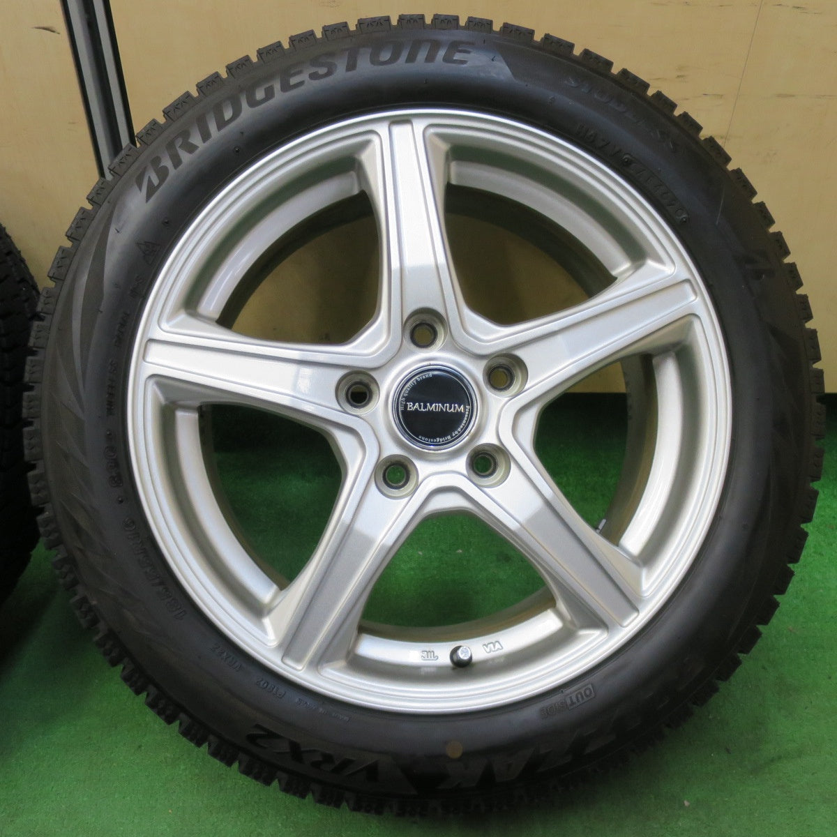 [送料無料] バリ溝！20年！キレイ！ほぼ10分★スタッドレス 185/55R16 ブリヂストン ブリザック VRX2 BALMINUM バルミナ 16インチ PCD114.3/5H★4102205イス