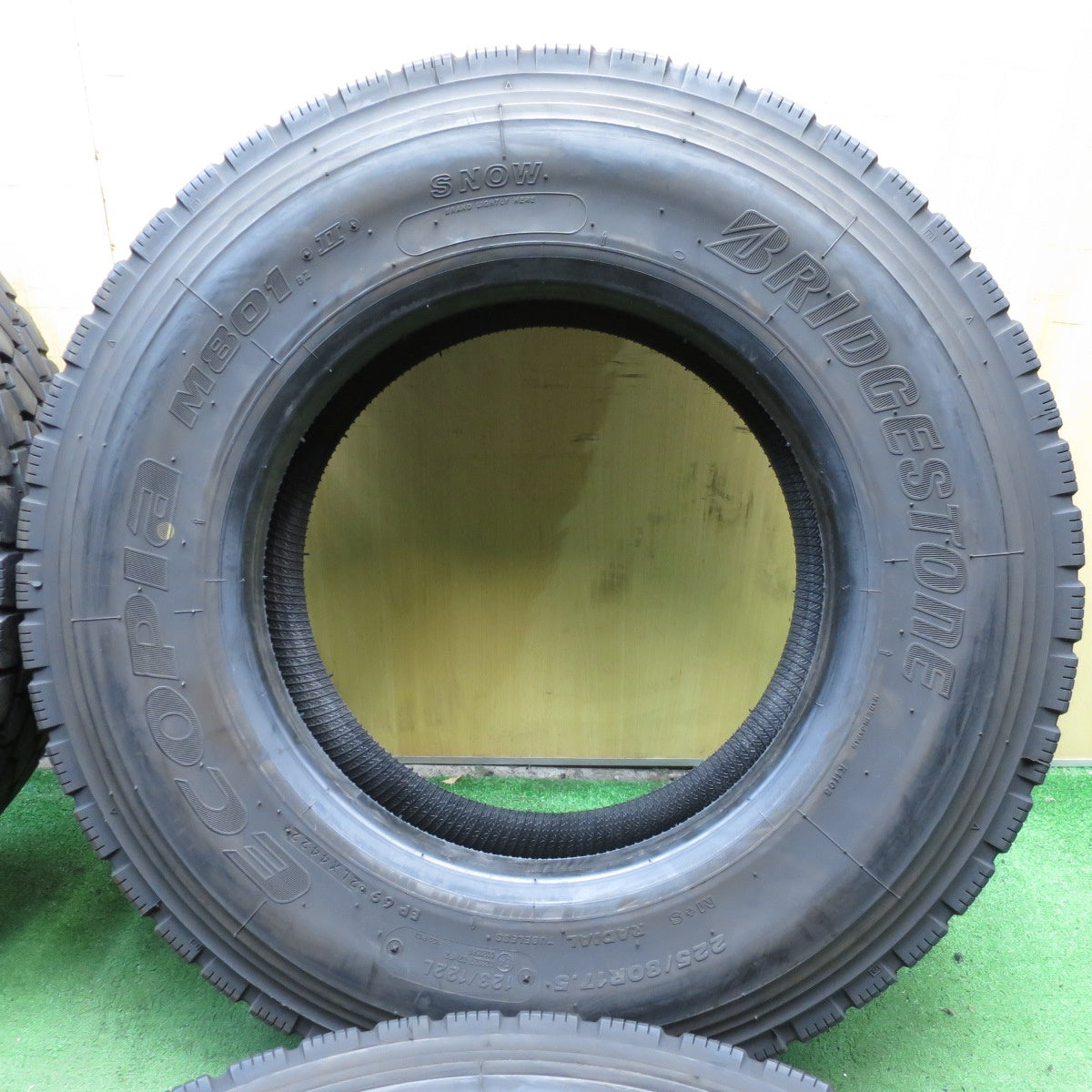 *送料無料* バリ溝！22年！9.5分★トラック タイヤ 225/80R17.5 123/122L ブリヂストン エコピア M801Ⅱ ミックス 17.5インチ★4033002KKスタ