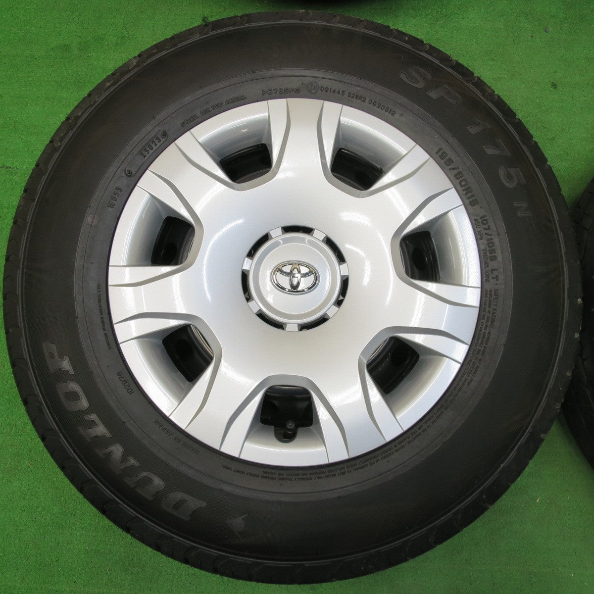 *送料無料* 新車外し！23年★トヨタ 200系 ハイエース 純正 スチール 195/80R15 107/105S ダンロップ SP175N 15インチ PCD139.7/6H★4072106イノ