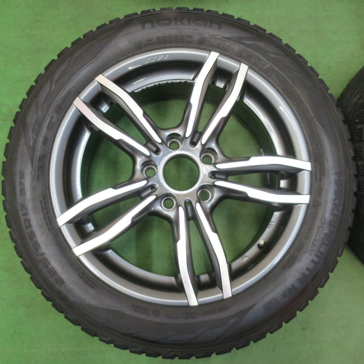 キレイ★BMW 等 MAK MFF 225/55R17 スタッドレス ノキアン ハッカペリッタ R2 FRT 17インチ PCD120/5H★4121409イス
