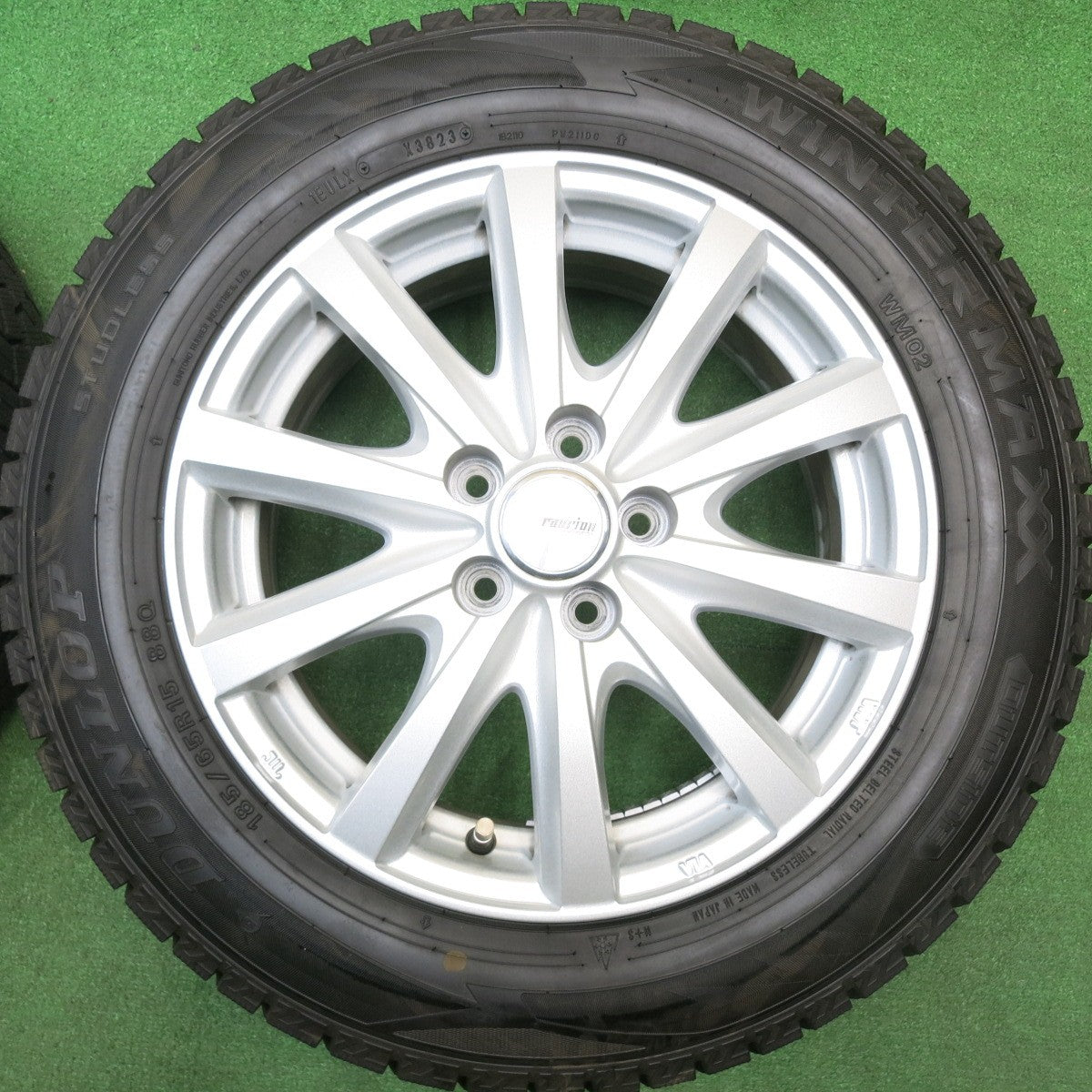 ほぼ未使用！23年！キレイ★シエンタ 等 185/65R15 スタッドレス ダンロップ ウインターマックス WM02 ravrion RS01 ラブリオン 15インチ PCD100/5H★5123109HAス