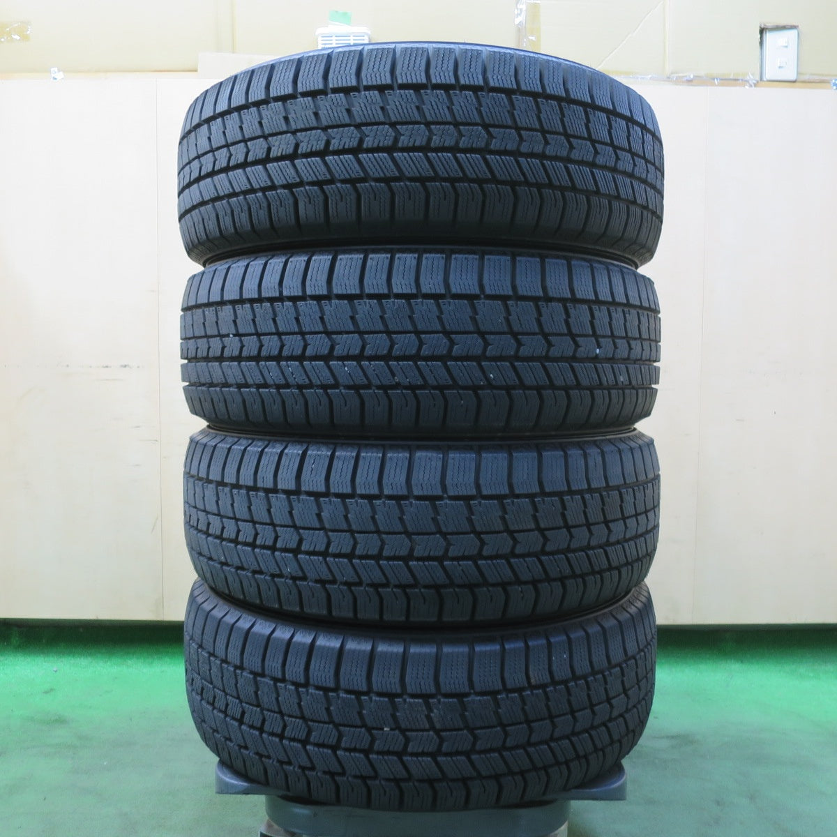 バリ溝！24年！ほぼ10分★スタッドレス 185/55R16 グッドイヤー アイスナビ8 タイヤ 16インチ ヤリス カローラ フィット 等★5110309イスタ