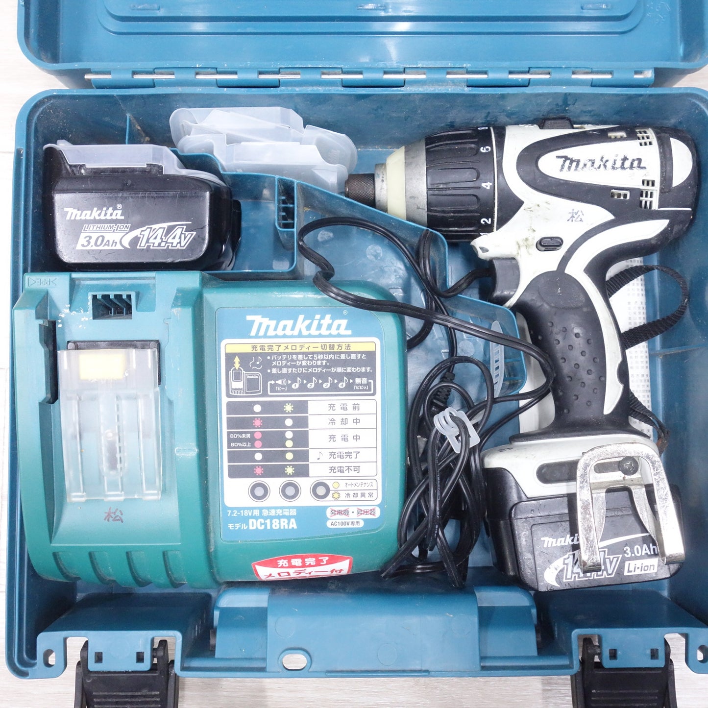 [送料無料] バッテリー2個◆マキタ 充電式 4モード インパクトドライバ TD130DRFXW 電動 工具 充電器 DC18RA makita◆