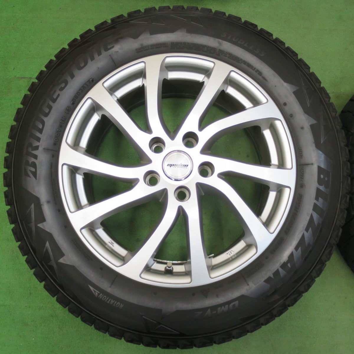 バリ溝！キレイ！8.5分★スタッドレス 225/65R17 ブリヂストン ブリザック DM-V2 epsdon LA STRADA ラストラーダ 17インチ PCD114.3/5H★5022710イス