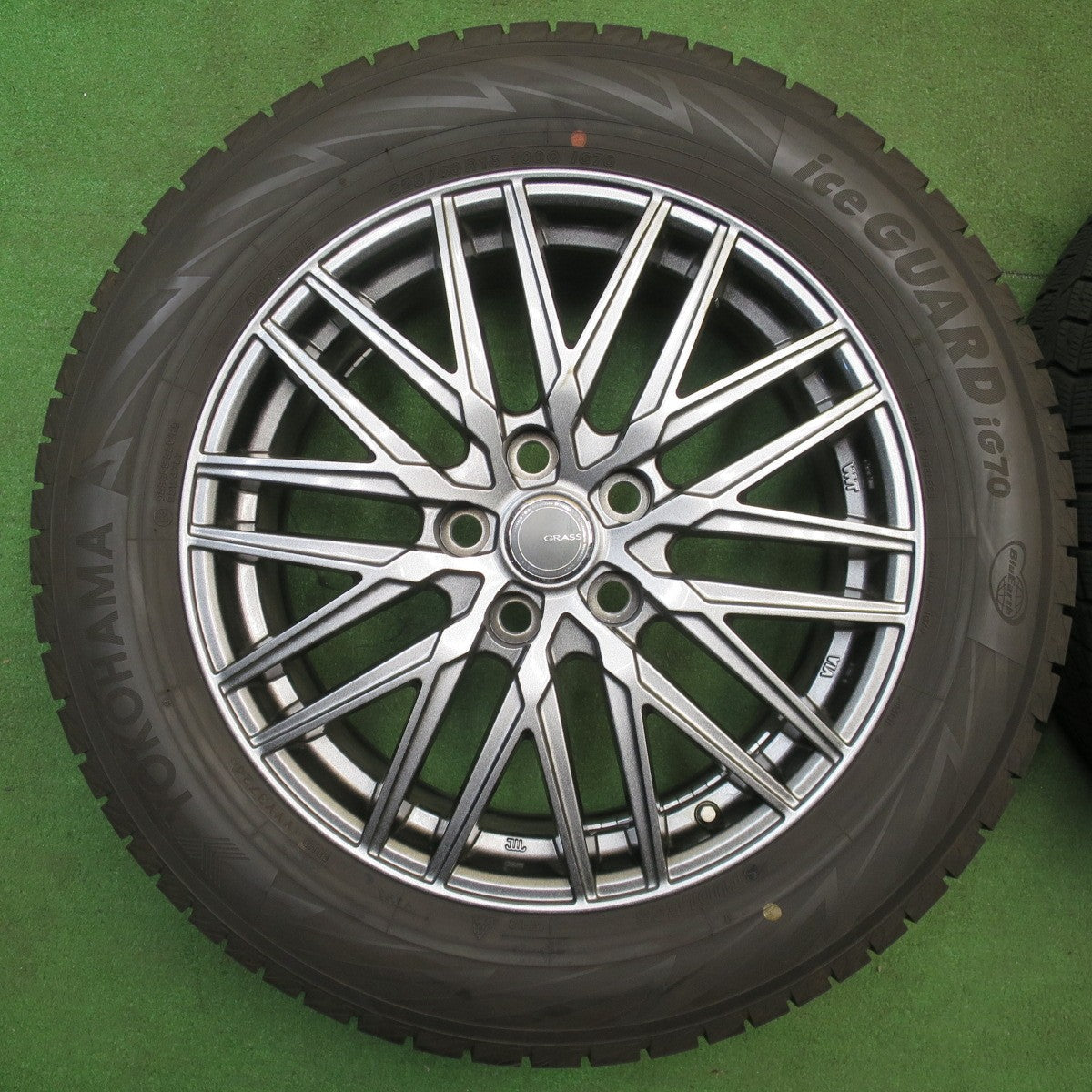 バリ溝！24年！キレイ！9.5分★40系 アルファード 等 225/60R18 スタッドレス ヨコハマ アイスガード iG70 GRASS グラス 18インチ PCD120/5H★6030901NJス
