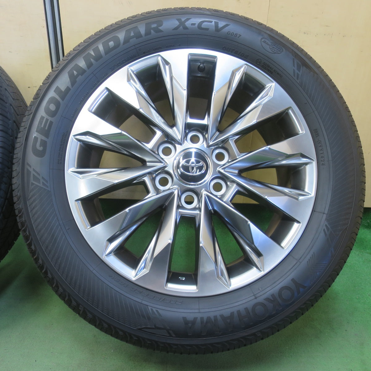 バリ溝！24年！キレイ！9.5分★トヨタ ランクル 300 ZX 純正 265/55R20 ヨコハマ ジオランダー X-CV G057 G057E 20インチ PCD139.7/6H★6051507イノ