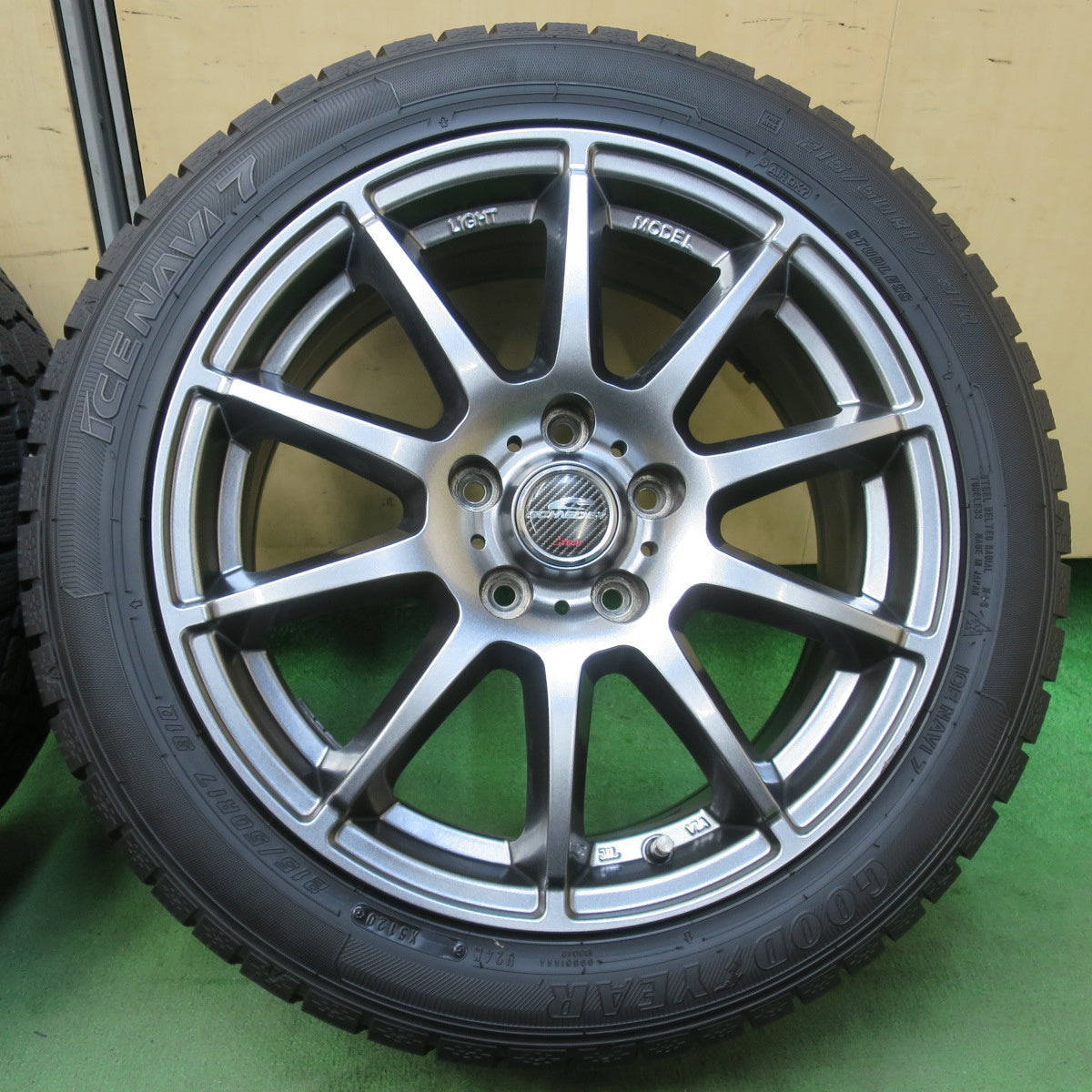 バリ溝！キレイ！9.5分★スタッドレス 215/50R17 グッドイヤー アイスナビ7 SCHNEIDER シュナイダー 17インチ PCD114.3/5H★5111811イス