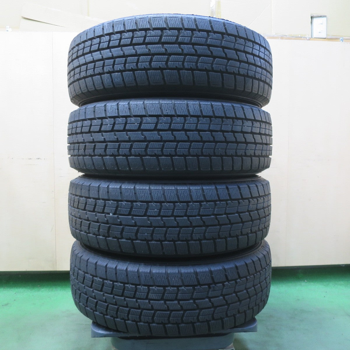 バリ溝！キレイ！ほぼ10分◎スタッドレス 195/65R16 グッドイヤー アイスナビ7 ravrion RS01 ラブリオン 16インチ PCD100/4H◎6062003イス