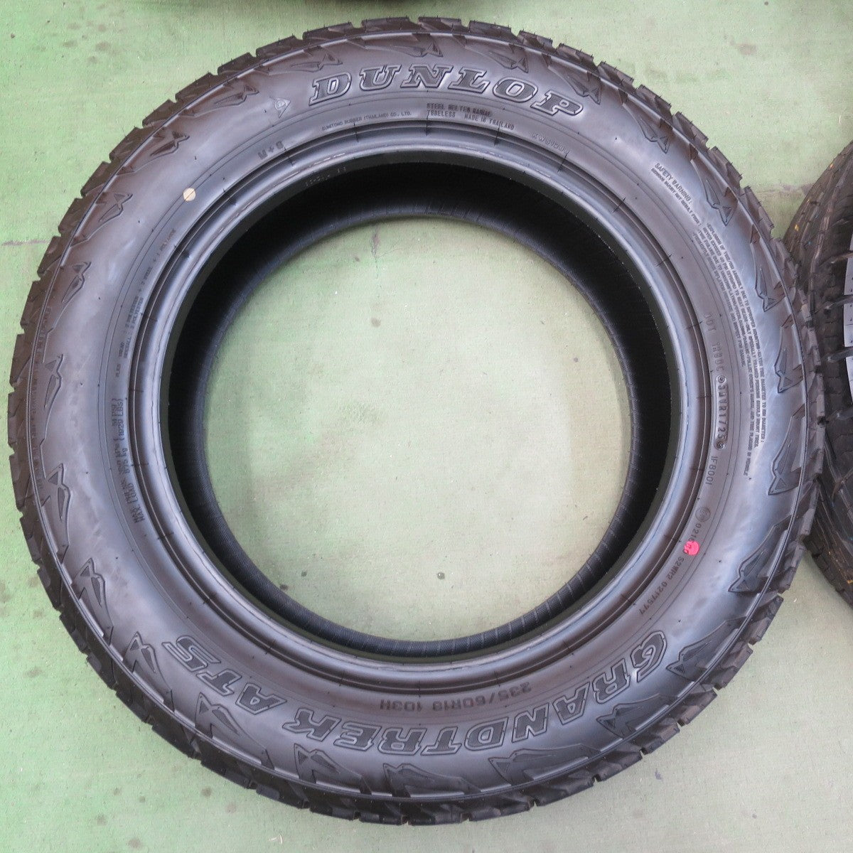 新車外し！25年★235/60R18 ダンロップ グラントレック AT5 タイヤ 18インチ レクサス RX NX ハリアー RAV4 CX-5 等★6033006イノタ