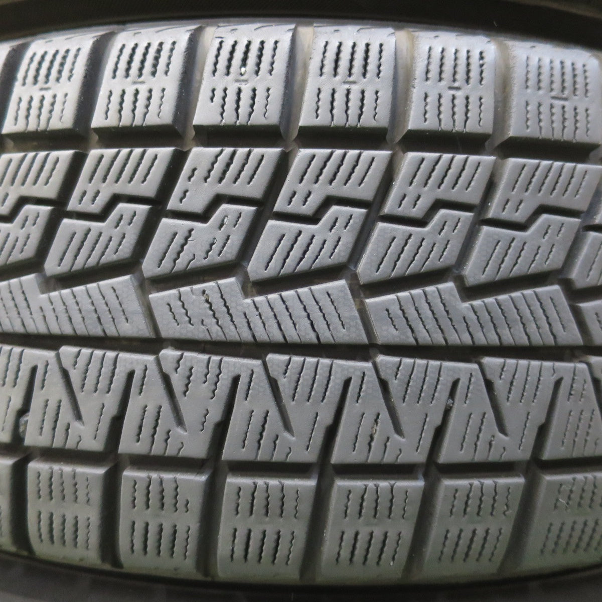 バリ溝！23年！キレイ！9分★スタッドレス 185/60R16 ヨコハマ アイスガード iG70 VELVA SPORTZ ヴェルヴァ 16インチ PCD100/4H★6032406イス