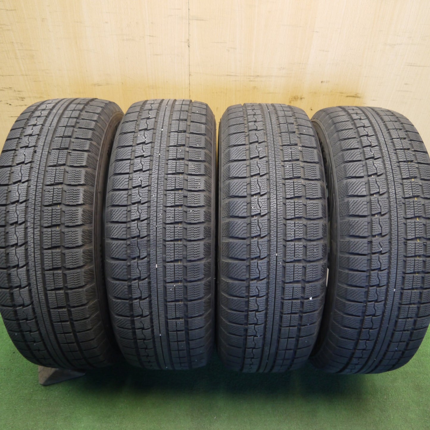 バリ溝！8.5分◎スタッドレス 215/60R16 トーヨー ウインター トランパス MK4α JOKER ジョーカー 16インチ PCD114.3/5H◎6061001Hス