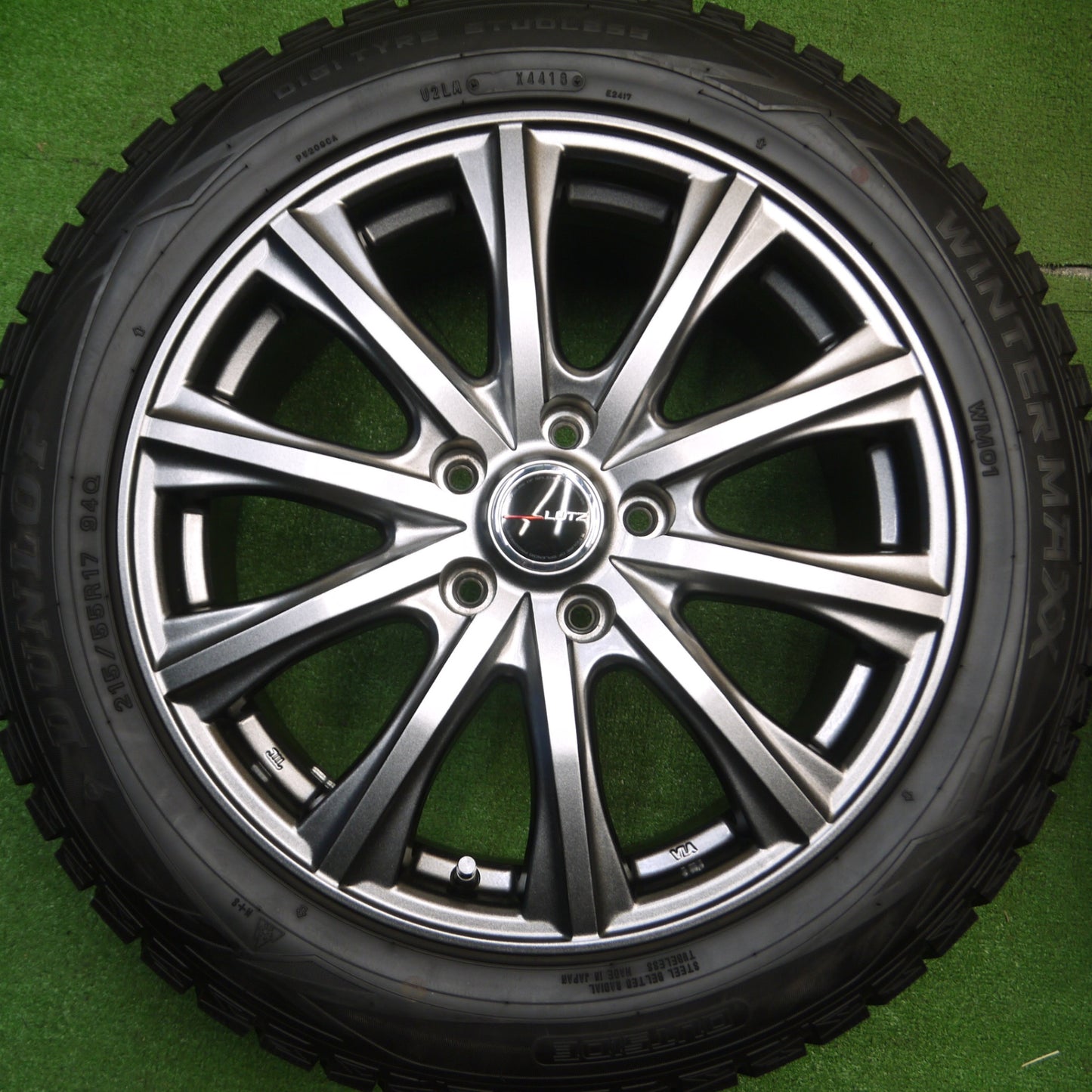 [送料無料] バリ溝！キレイ！9.5分以上★スタッドレス 215/55R17 ダンロップ ウインターマックス WM01 LUTZ 17インチ PCD114.3/5H★5011507Hス