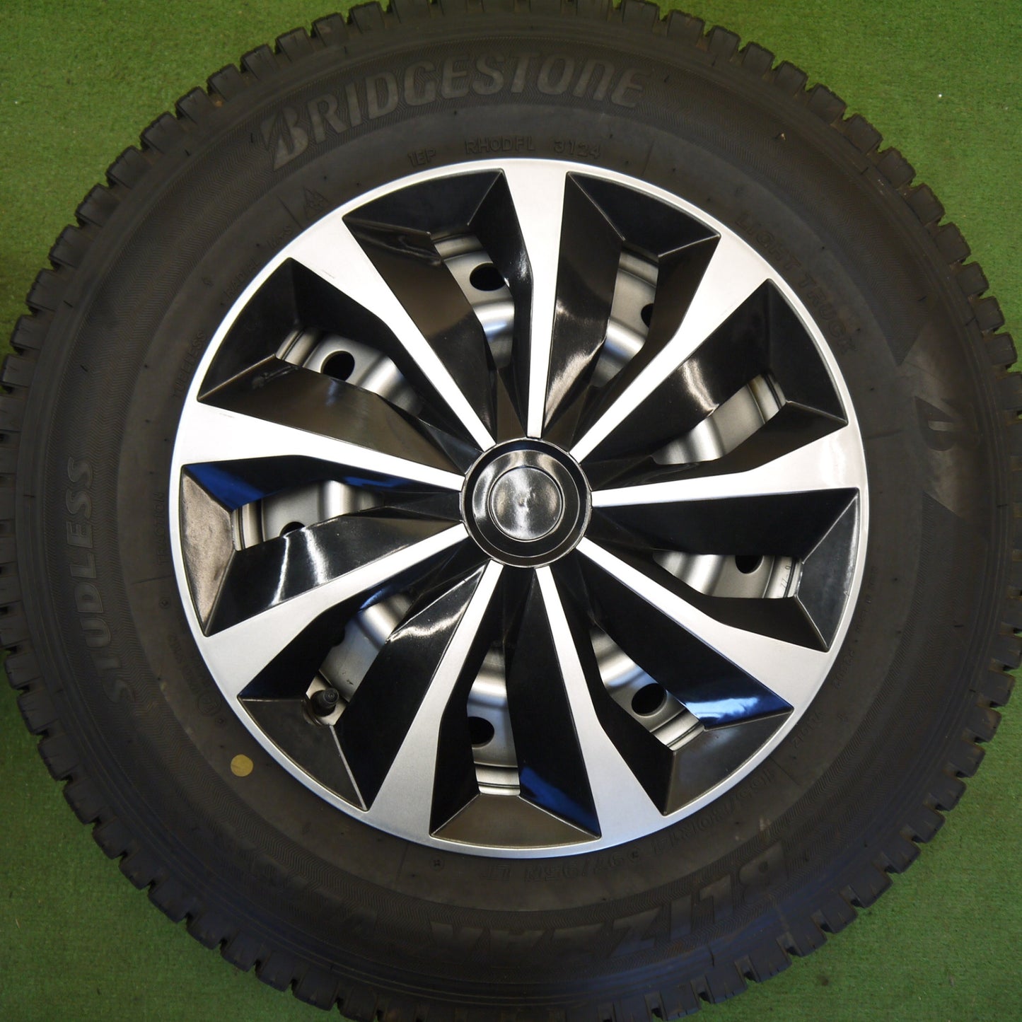 バリ溝！24年！キレイ！9.5分以上★トヨタ タウンエース 等 純正 スチール 165/80R14 97/95N スタッドレス ブリヂストン ブリザック VL10A 14インチ PCD114.3/5H★6042705Hス