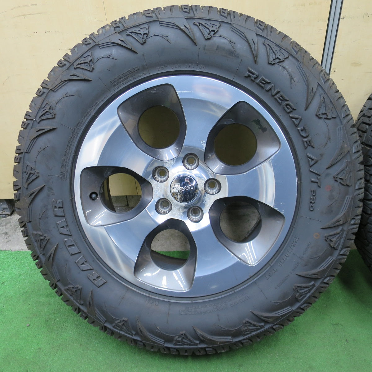 バリ溝！25年！ほぼ10分★JEEP ジープ JK ラングラー サハラ 純正 255/70R18 レーダー RENEGADE A/T PRO 18インチ PCD127/5H★6042901ナノ