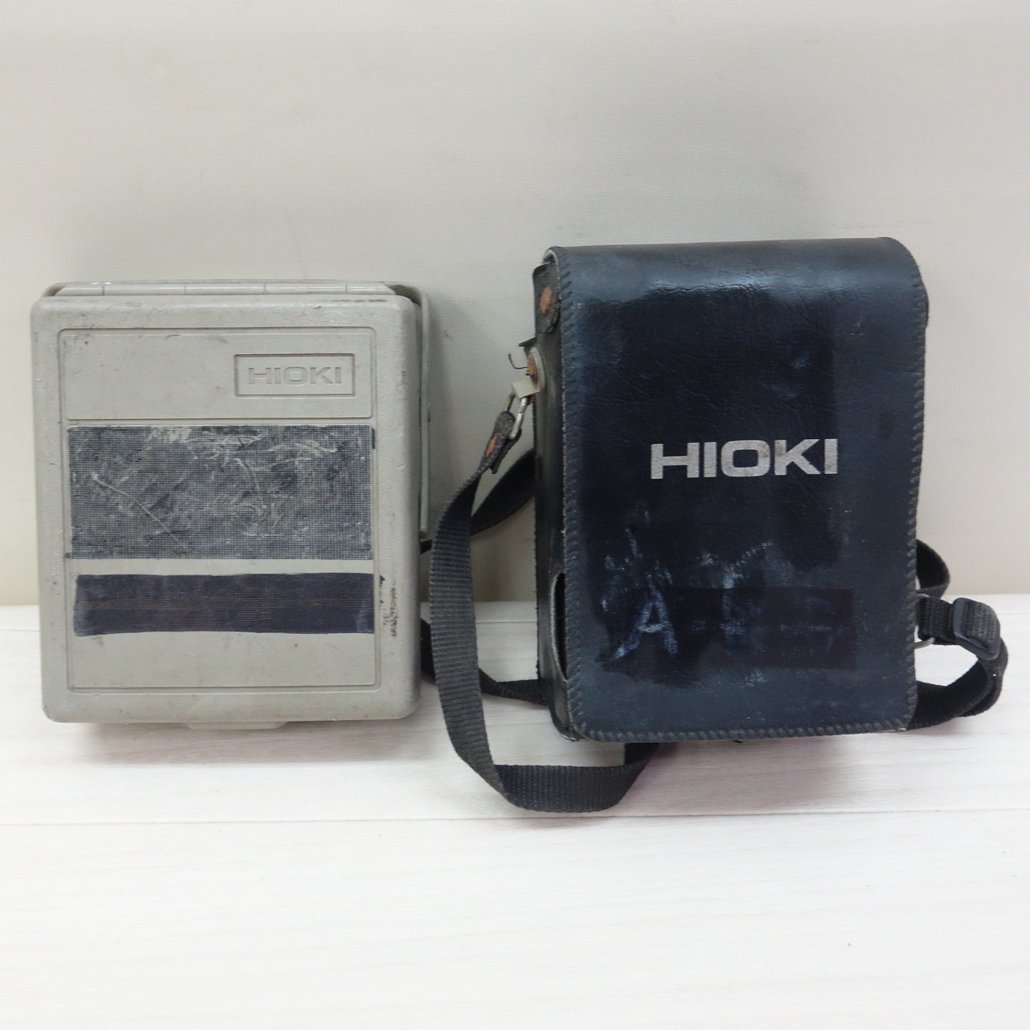[送料無料] 2点まとめ売り☆HIOKI メグオーム アナログ テスター MΩ Hi TESTER 3117 電気 計測器 ハイ テスター 3030 ケース付き 日置☆