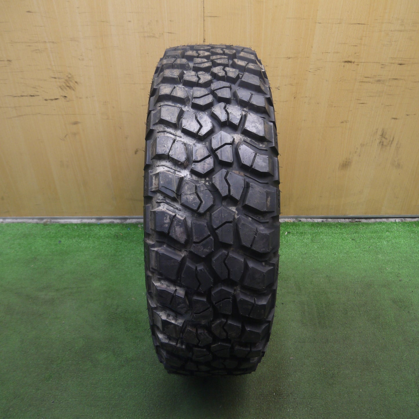 *送料無料* 新車外し★ジープ ラングラーアンリミテッド ルビコン 純正 255/75R17 BFグッドリッチ Mud-Terrain T/A KM2 PCD127/5H★4031906Hノ