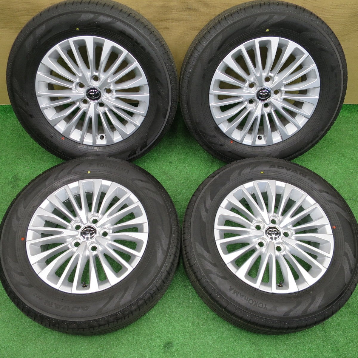 新車外し！25年★トヨタ 40系 アルファード ヴェルファイア 純正 225/65R17 ヨコハマ アドバン V03 17インチ PCD120/5H★6012201NKノ