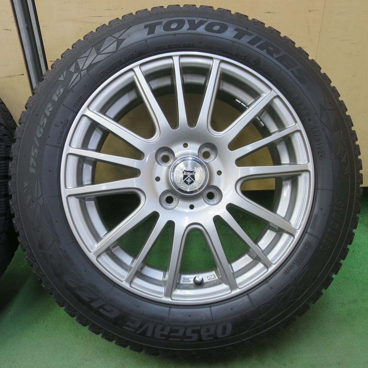 バリ溝！22年！キレイ！8.5分★スタッドレス 175/65R15 トーヨー オブザーブ GIZ2 GMach 15インチ PCD100/4H★6042007イス