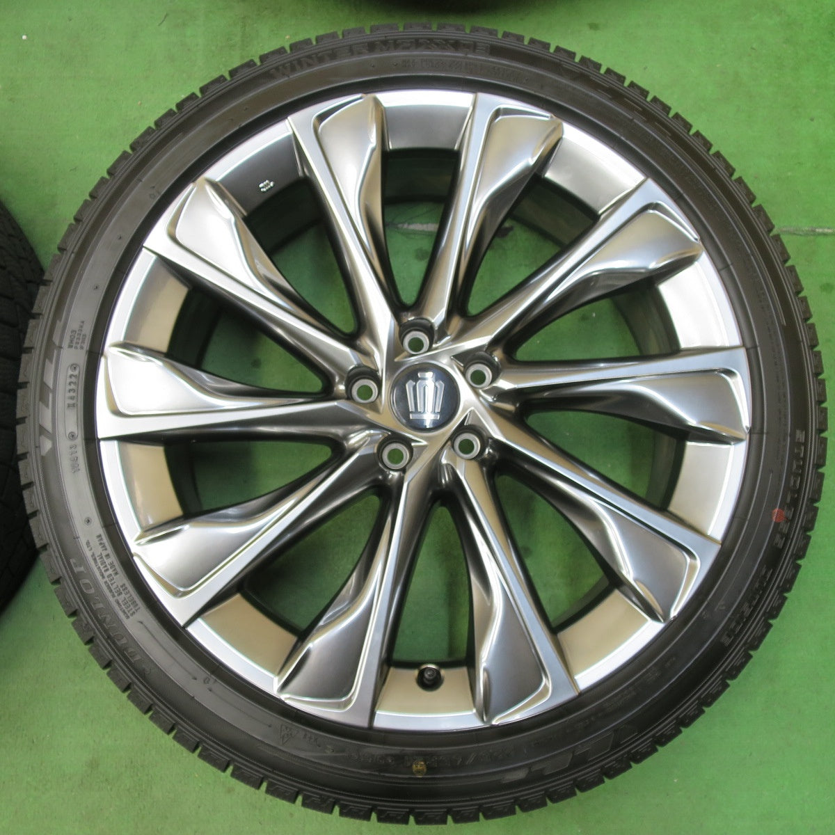 [送料無料] バリ溝！22年！キレイ！9.5分以上★トヨタ クラウン クロスオーバー 純正 225/45R21 スタッドレス ダンロップ ウインターマックス03 21インチ PCD114.3/5H★5021416イス