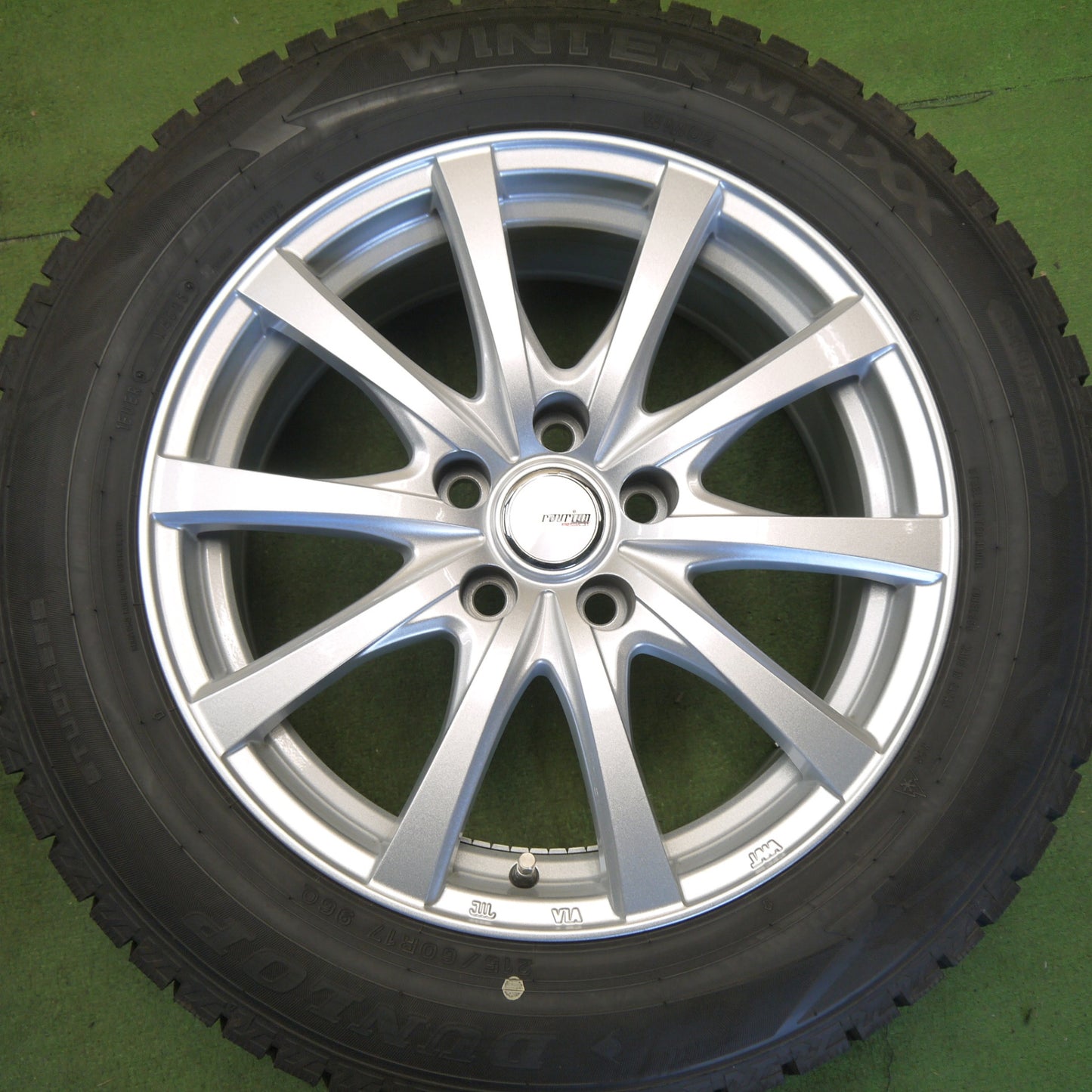 バリ溝！25年！キレイ！ほぼ10分★スタッドレス 215/60R17 ダンロップ ウインターマックス WM02 ravrion RS01 ラブリオン 17インチ PCD114.3/5H★6052501Hス