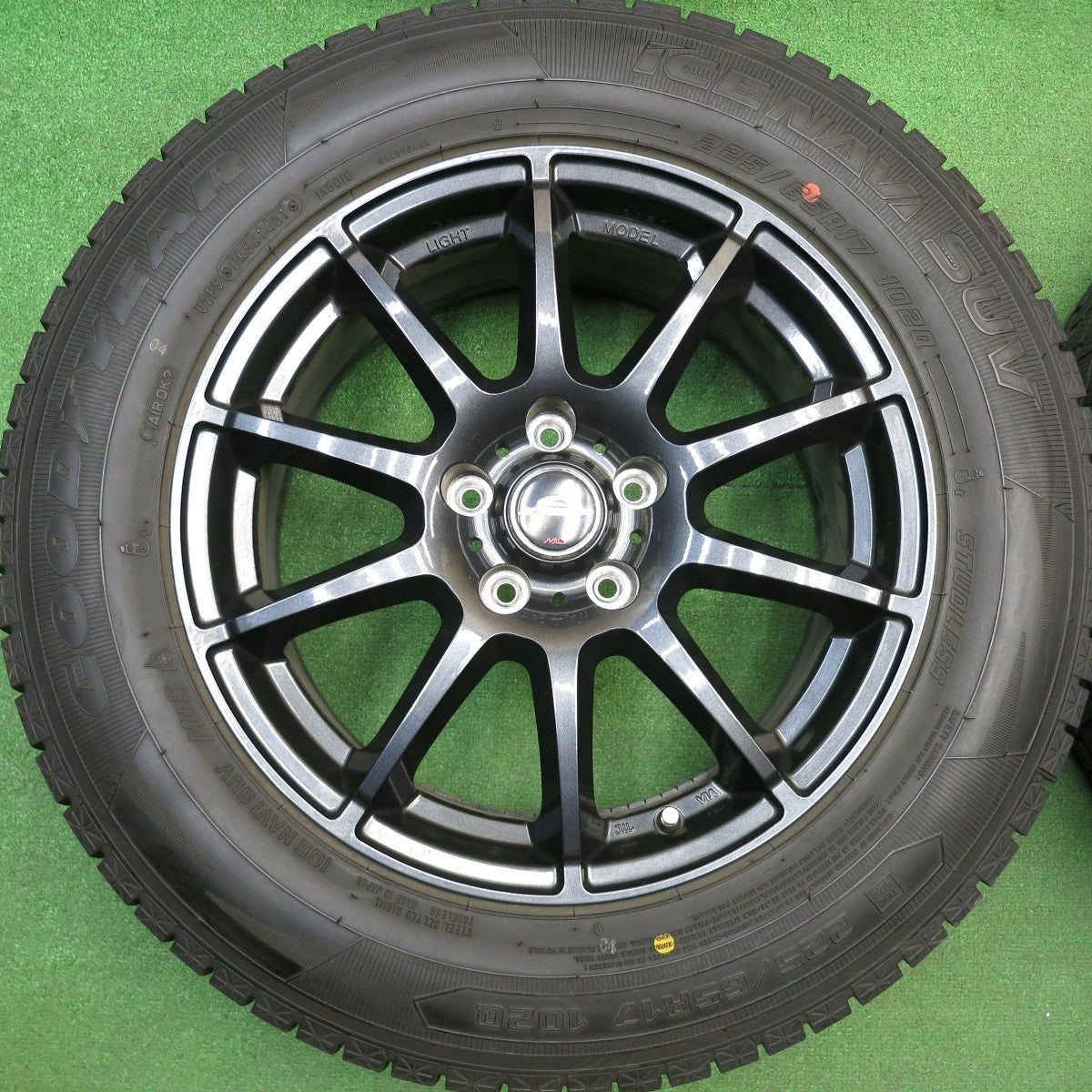 バリ溝！21年！キレイ！9.5分以上★スタッドレス 225/65R17 グッドイヤー アイスナビ SUV SCHNEIDER MiD シュナイダー 17インチ PCD114.3/5H★5121414HAス