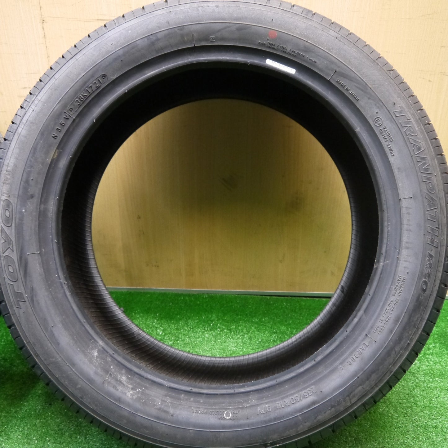 新車外し！21年★235/50R18 トーヨー トランパス R30 タイヤ 18インチ アルファード ヴェルファイア 等★5110406Hノタ