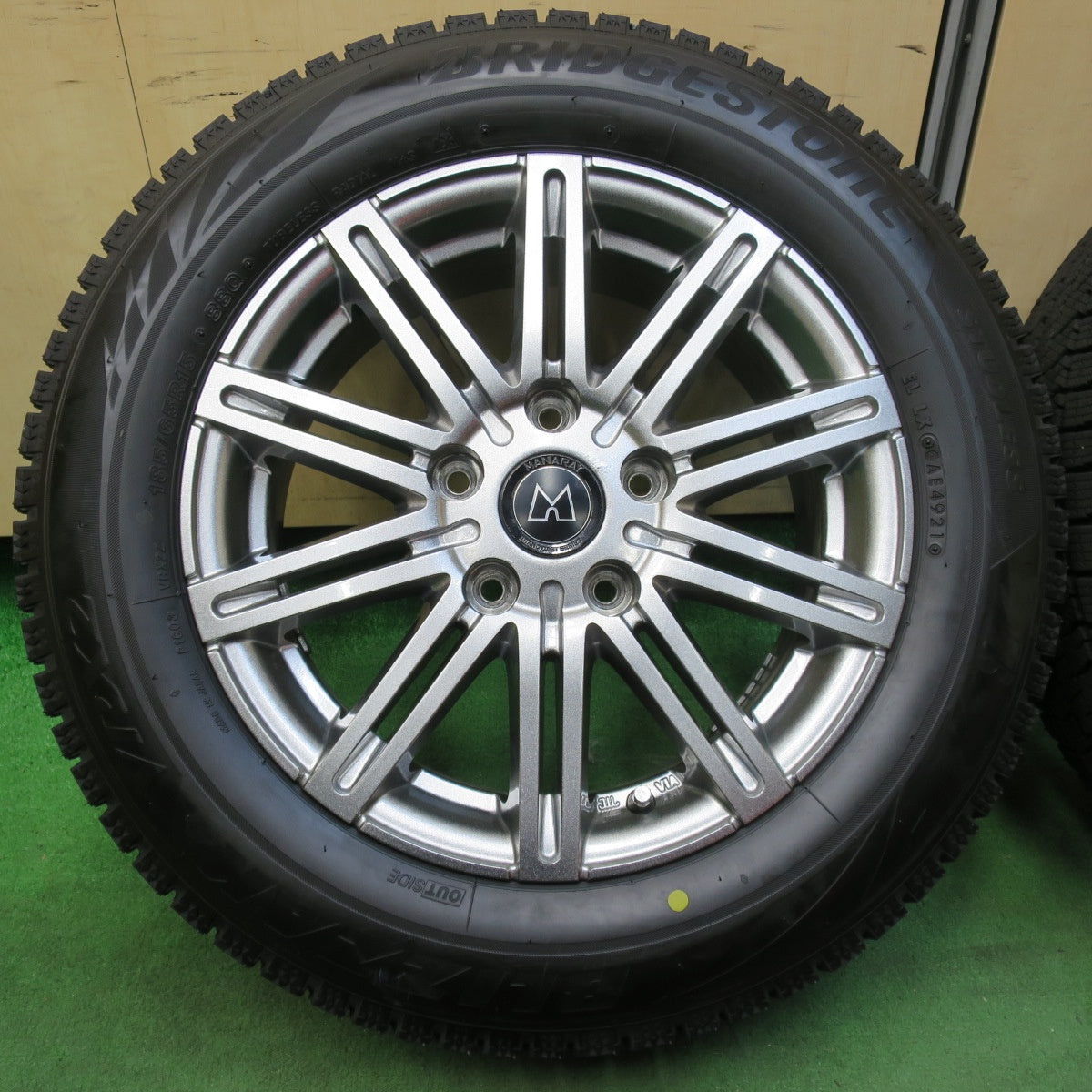 [送料無料] バリ溝！21年！キレイ！ほぼ10分★スタッドレス 185/65R15 ブリヂストン ブリザック VRX2 MANARAY マナレイ 15インチ PCD114.3/5H★4121408イス