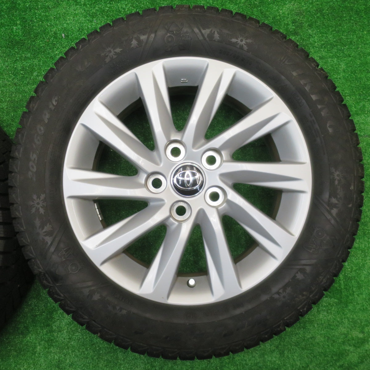 ほぼ未使用！23年！キレイ★トヨタ 90系 ノア ヴォクシー 純正 205/60R16 スタッドレス バイキング WINTECH WT6 16インチ PCD114.3/5H★5100803NJス