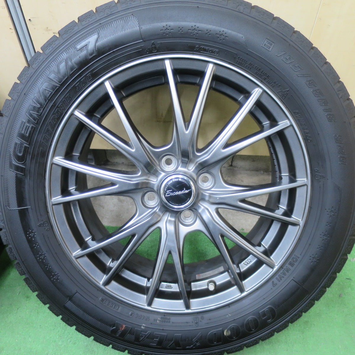 バリ溝！22年！キレイ！9.5分★スタッドレス 195/65R16 グッドイヤー アイスナビ7 Exceeder エクシーダー 16インチ PCD100/4H★5051701TTス