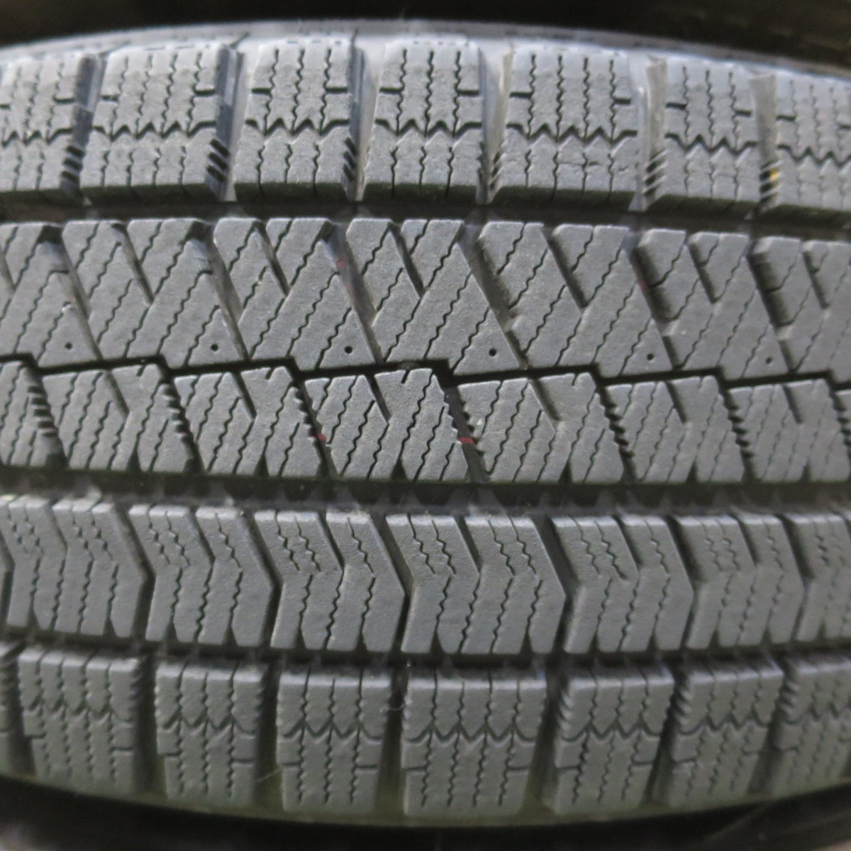 バリ溝！23年！キレイ！9.5分★プリウス 等 195/65R15 スタッドレス ブリヂストン ブリザック VRX2 AIRBERG エアベルグ 15インチ PCD100/5H★6060904イス