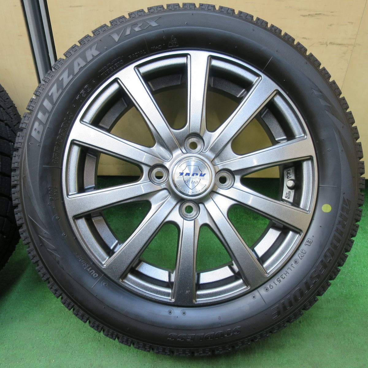 [送料無料] バリ溝！キレイ！9.5分以上★スタッドレス 155/65R14 ブリヂストン ブリザック VRX ZACK JP-110 MONZA モンツァ 14インチ PCD100/4H★5012507イス