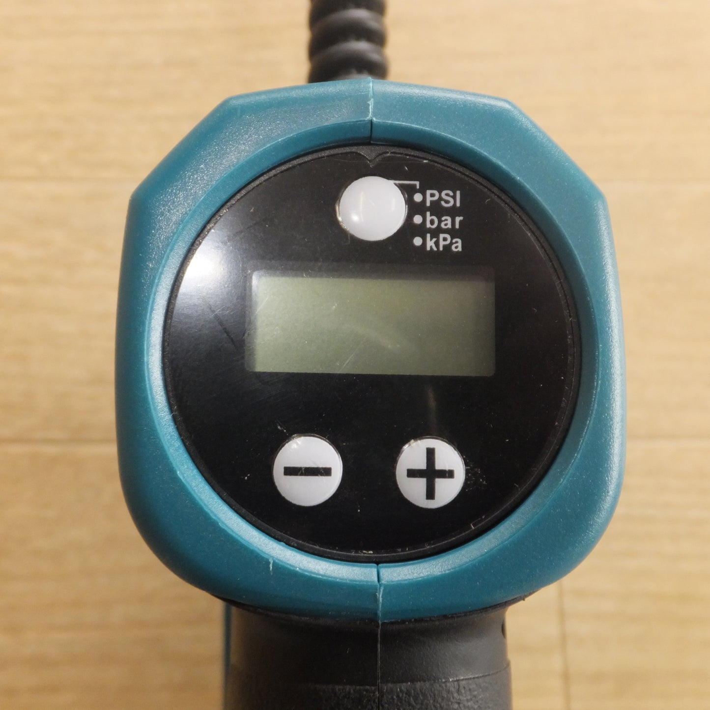 [送料無料] キレイ★マキタ makita 充電式空気入れ MP100D 10.8V 本体のみ★