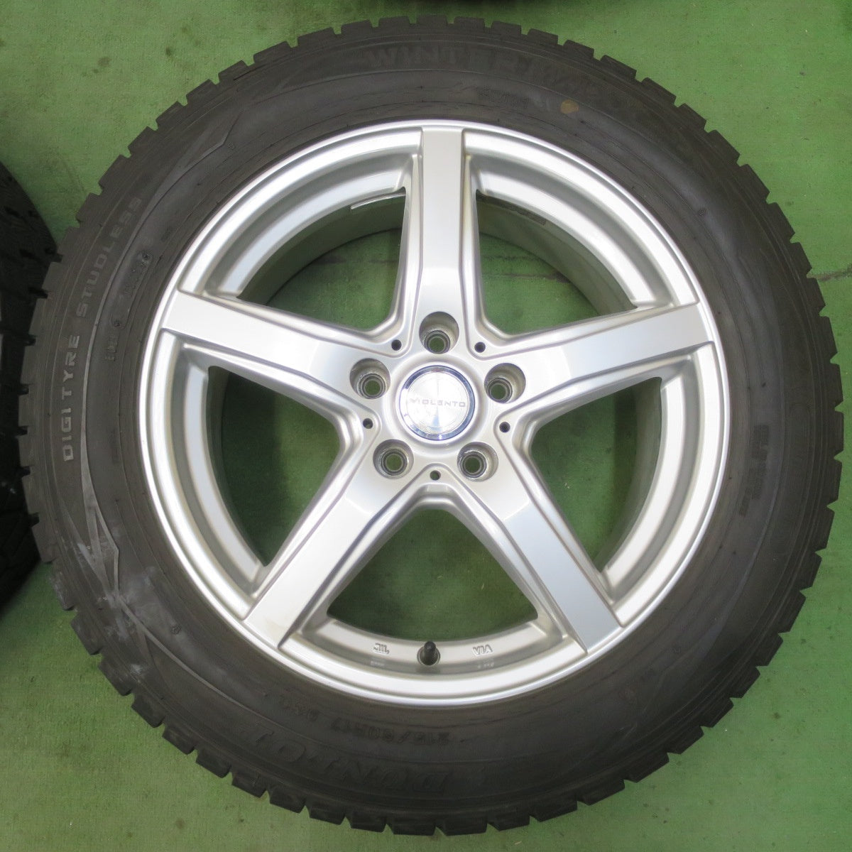 バリ溝！9.5分★スタッドレス 215/60R17 ダンロップ ウインターマックス WM01 VIOLENTO ヴィオレント 17インチ PCD114.3/5H★6012006イス