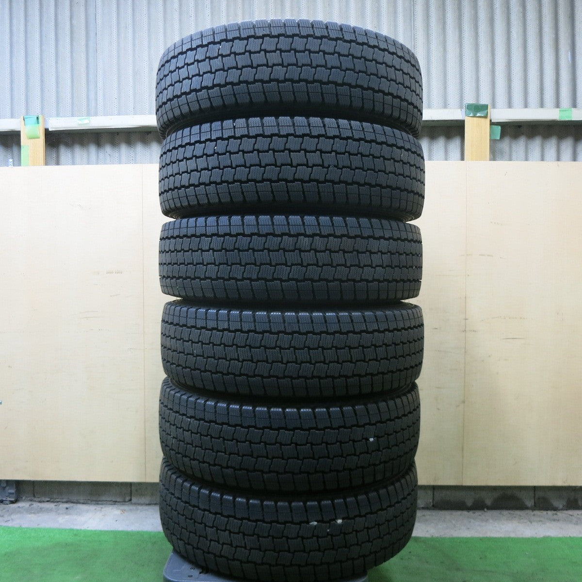 バリ溝！9.5分以上！6本★トラック タイヤ 205/70R16 111/109L スタッドレス グッドイヤー アイスナビ CARGO TOPY スチール ホイール カーゴ 16インチ PCD203.2/5H★6012301ナス