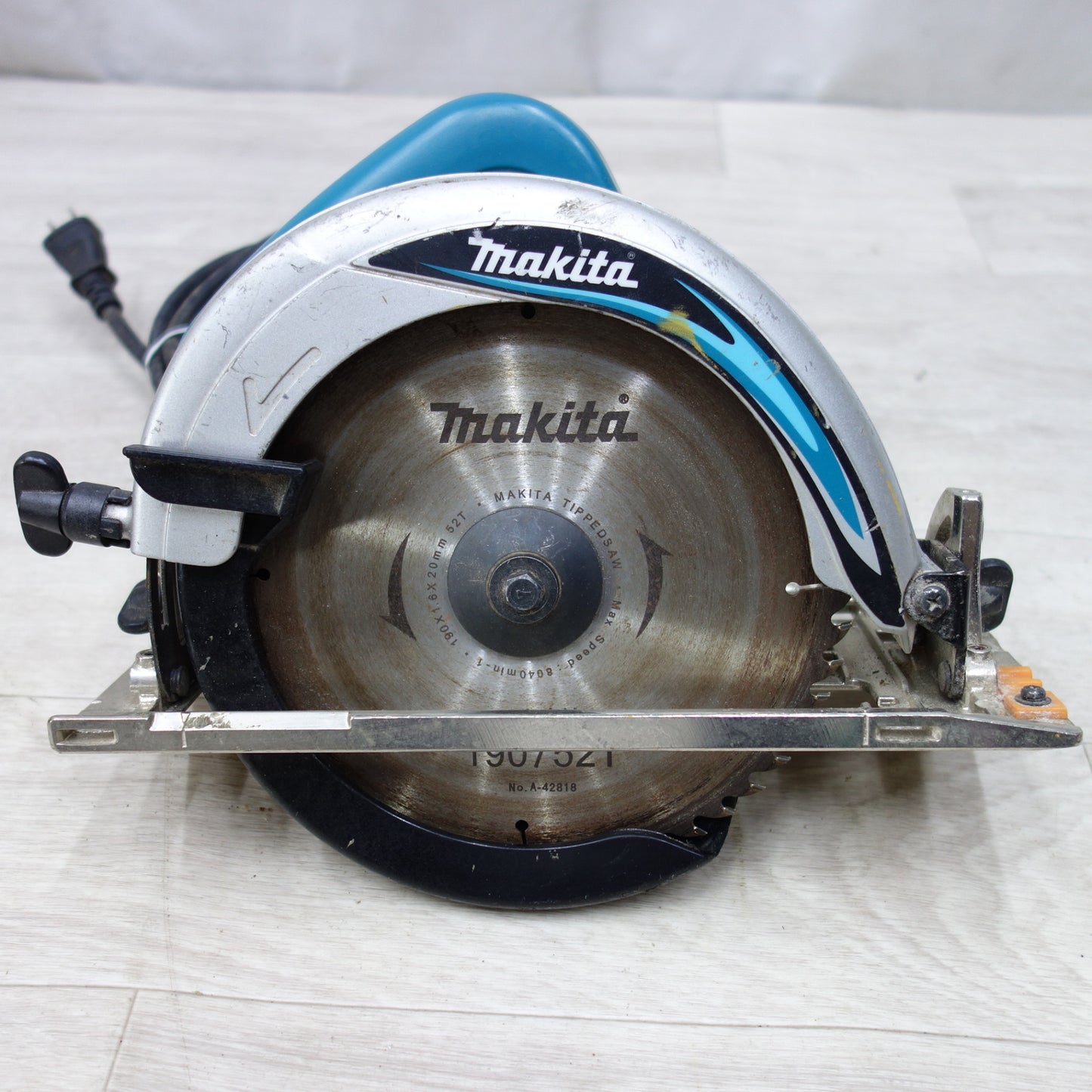 [送料無料] ◆マキタ 190mm マルノコ 100V 5834BA 丸鋸 丸のこ 丸ノコ 木工 切断機 電動 工具◆