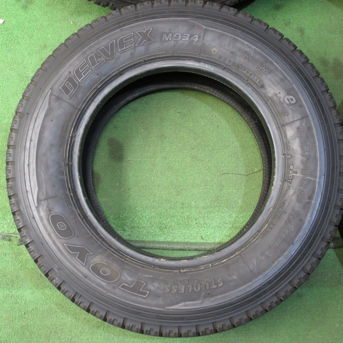 バリ溝！8.5分★トラック タイヤ 225/70R16 117/115N スタッドレス トーヨー デルベックス M934 16インチ★4041904クスタ