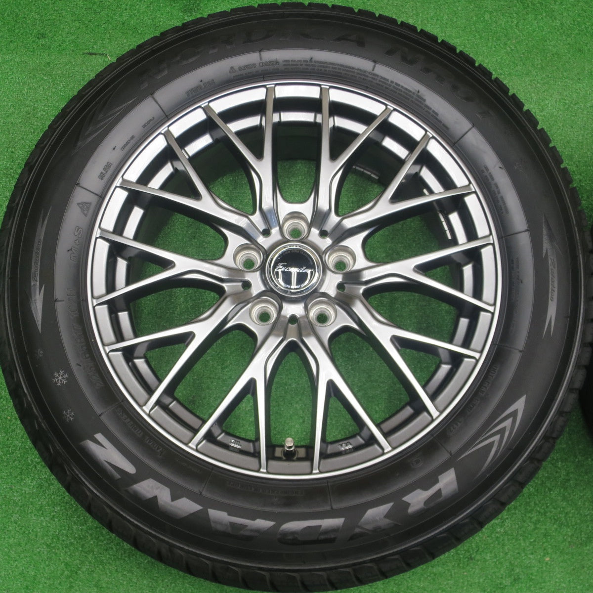 バリ溝！22年！キレイ！9.5分★スタッドレス 225/65R17 レイダン NORDICA NR01 Exceeder E05 エクシーダー 17インチ PCD114.3/5H★5121901NKス