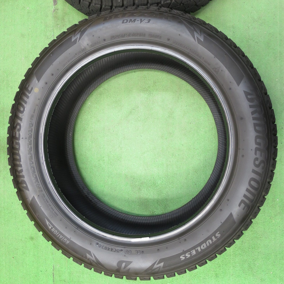 [送料無料] バリ溝！20年！9.5分★スタッドレス 225/55R18 ブリヂストン ブリザック DM-V3 タイヤ 18インチ フォレスター デリカ 等★4110504イスタ