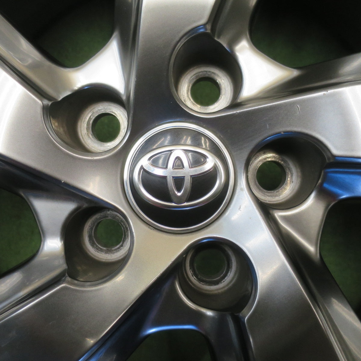 バリ溝！キレイ！9.5分★トヨタ RAV4 Gグレード 純正 225/60R18 スタッドレス トーヨー ウインター トランパス TX 18インチ PCD114.3/5H★6051003NJス